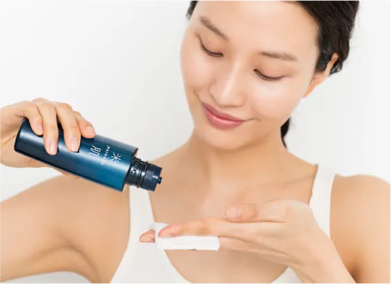 肌潤化粧水使用イメージ画像