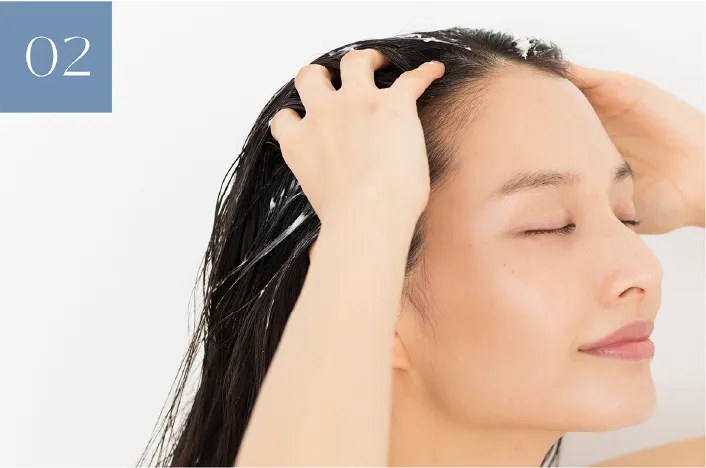 活潤ヘッドクレンズの使い方 頭皮全体に塗布の説明イメージ